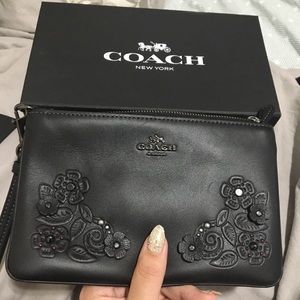 NWT Coach Leather Wristlet Tea Rose Tool Black